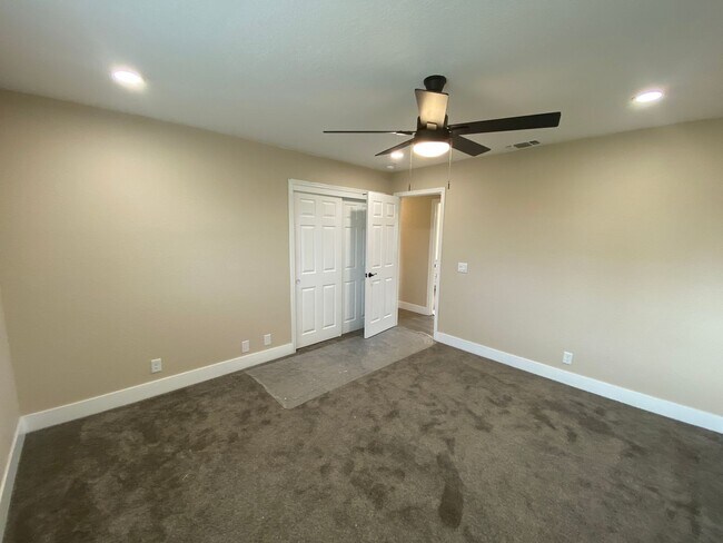 Building Photo - Fully Renovated Home on 5 Acres