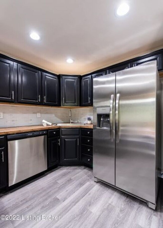 Building Photo - Cute 2 bedroom 2 bath Condo