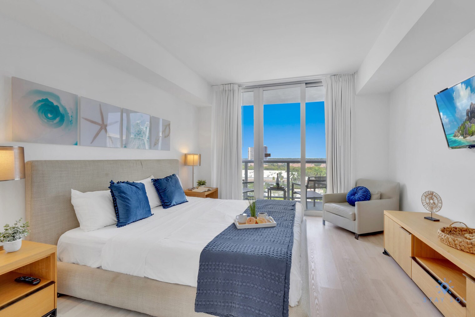 Building Photo - 2602 E Hallandale Beach Blvd