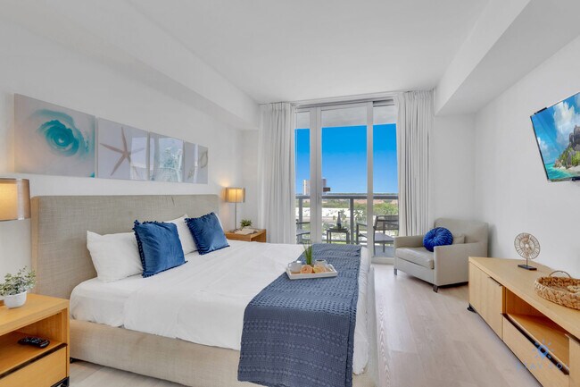 Building Photo - 2602 E Hallandale Beach Blvd