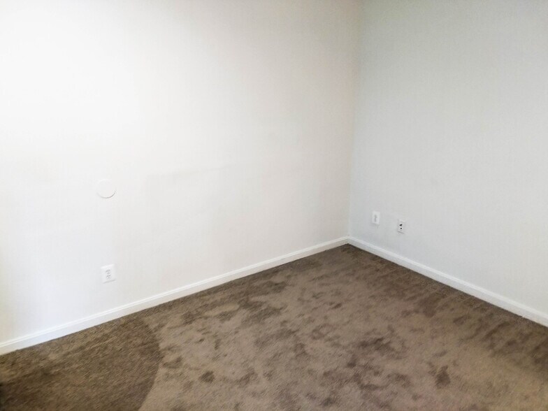 Building Photo - 514 Saint Paul St