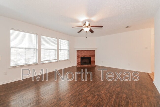 Building Photo - 1571 Thornhill Ln