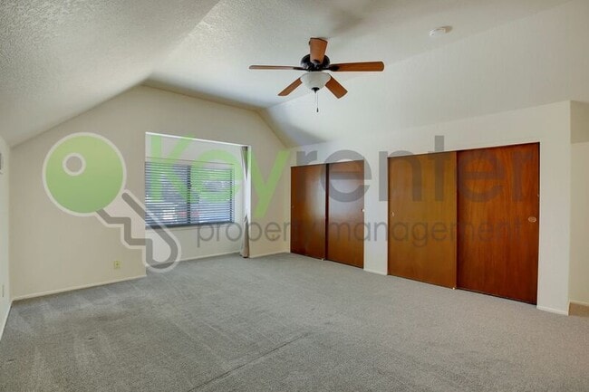 Building Photo - 809 N Hobson Ave