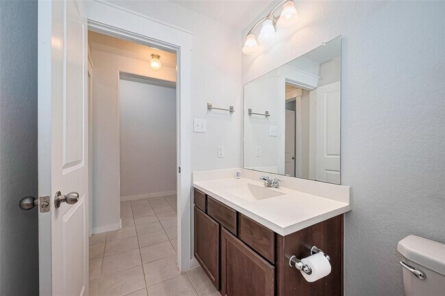 Building Photo - 16342 Rockdale Landing Dr