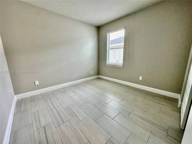 Building Photo - 9035 Dahlia Cir