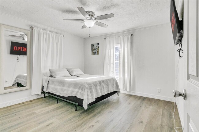 Building Photo - 185 Weiss Bluff Rd