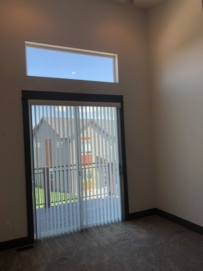 Building Photo - Beautiful Four Corners Condo