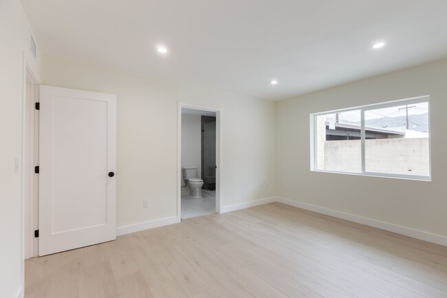 Building Photo - Modern Newly Built 2BD/2.5BA Unit with Lux...