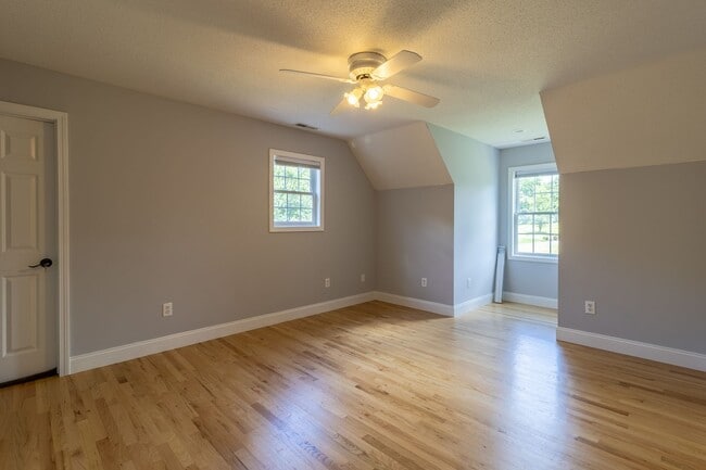 Building Photo - Charming Country Colonial on Cul-de-Sac, 4...