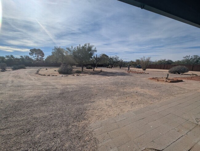 Building Photo - 4 Bedroom and 2 Bath Rental