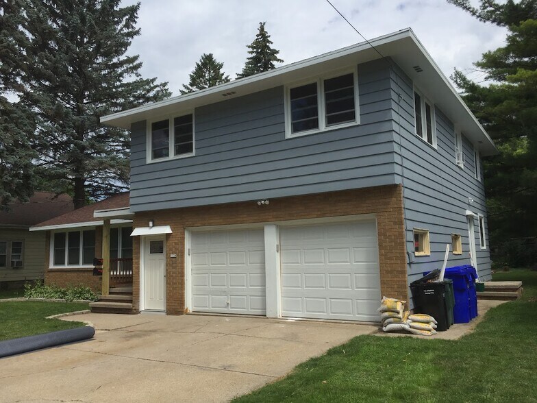 Building Photo - 1026 W Lorain St