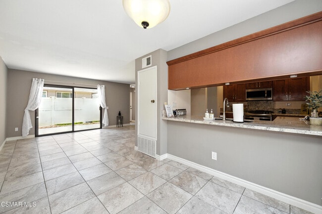 Building Photo - 28763 Conejo View Dr