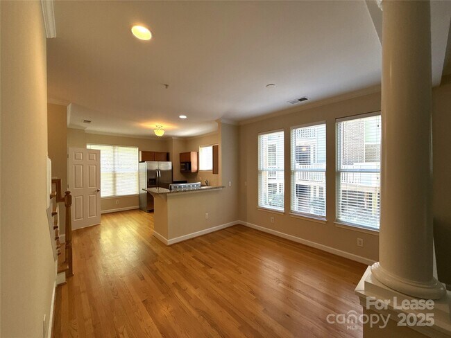Building Photo - 2504 Cranbrook Ln