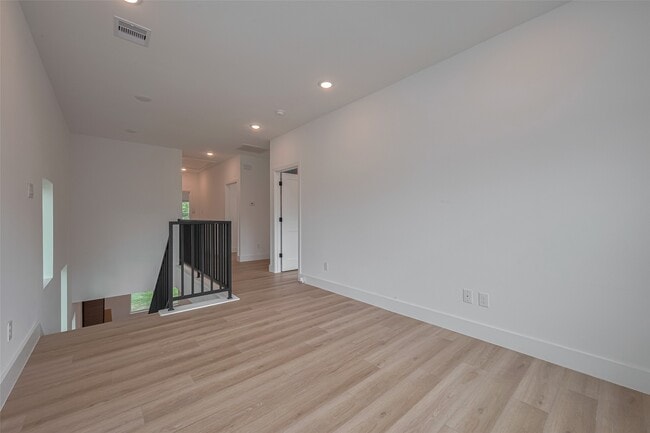 Building Photo - 2532 Wall St