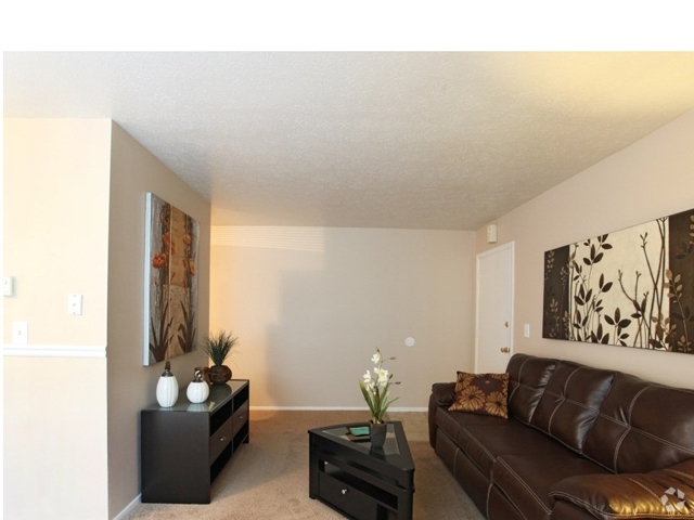 Living Room - 33201 Vine Street