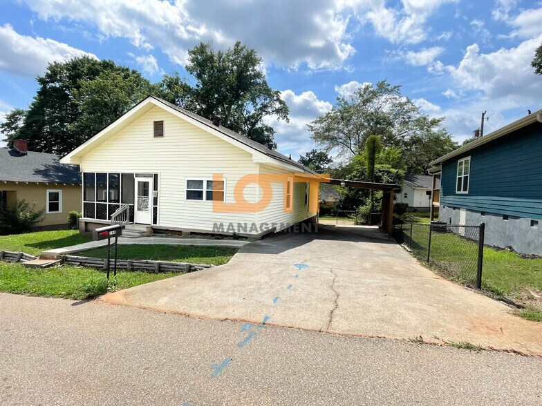 Building Photo - 294 Werts St