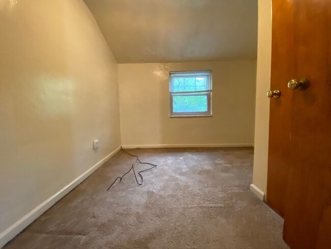 Building Photo - Gorgeous 3 Bedroom Duplex in Castle Shanno...