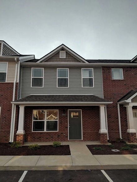 Primary Photo - 3010 Bellflower Cir