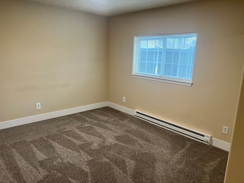 Building Photo - 33 E Lacrosse Ave