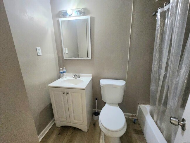 Building Photo - 102 White Oak Dr