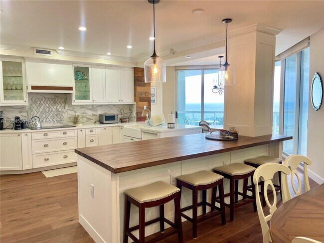 Building Photo - 21050 Point Pl