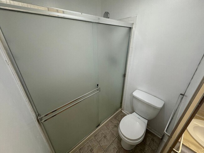 Building Photo - 2 Bedroom Condo in Palatine