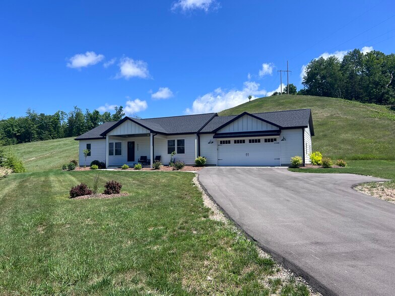 Primary Photo - 5905 Bunker Hill Rd