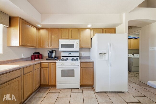 Building Photo - 10390 Fairway Dr