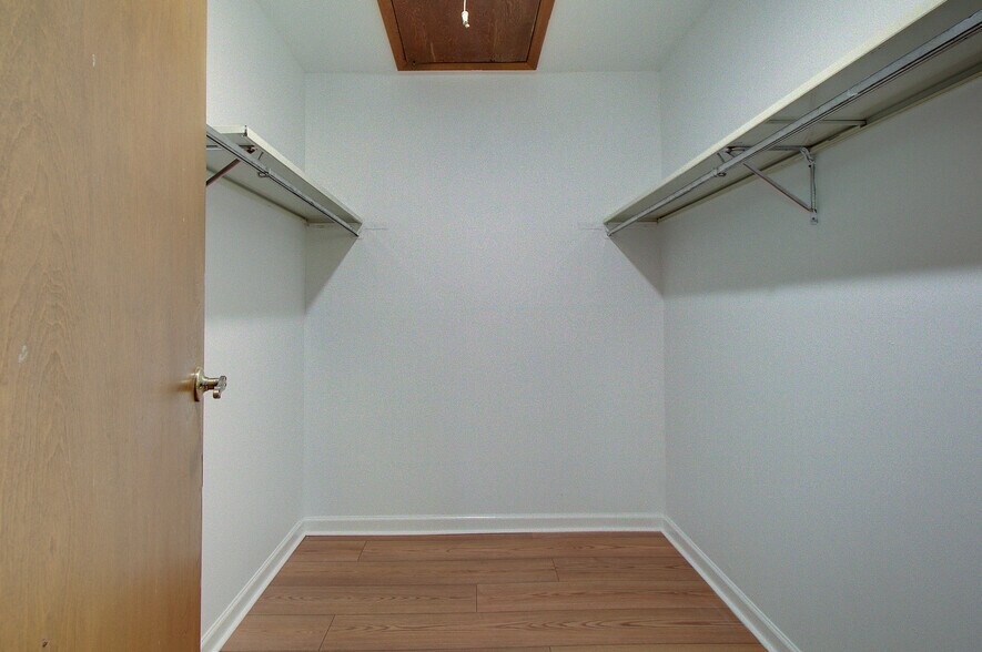 Building Photo - 1655 Southbend Dr