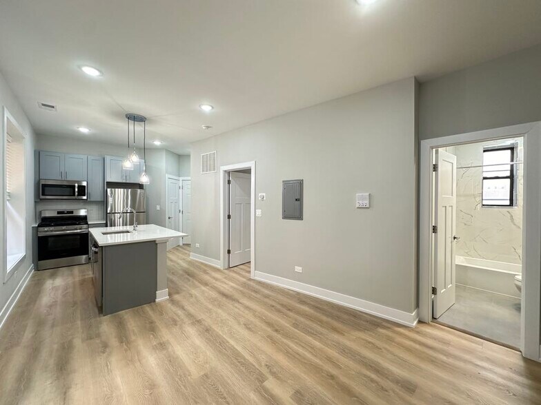 Building Photo - 451 W Belden Ave