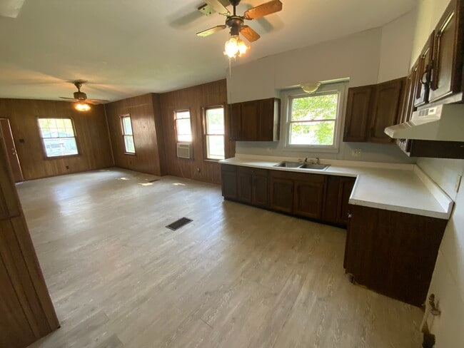 Building Photo - 226 S Virginia Ave