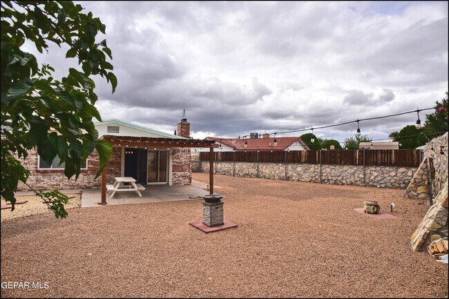 Building Photo - 10824 Pico Norte Rd