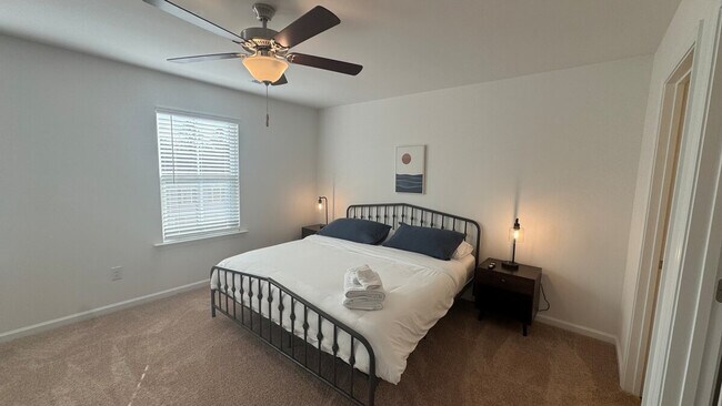 Building Photo - 151 Roxanne Dr