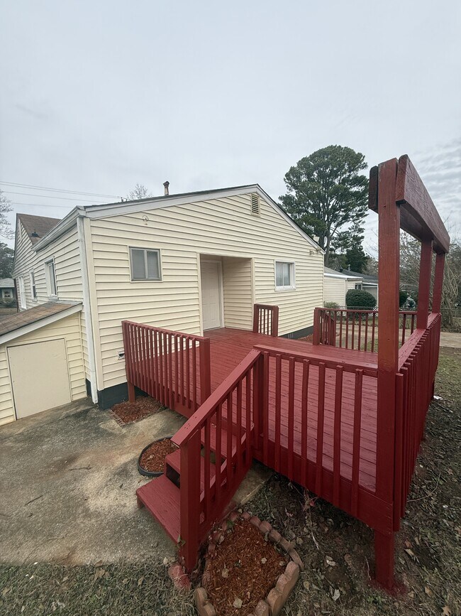 Building Photo - 505 Sunrise Blvd