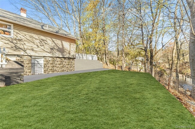 Building Photo - 14 Bedford Ln