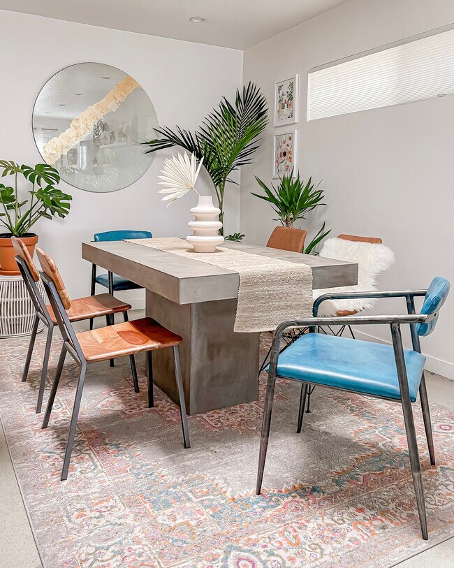 Building Photo - 3809 Floral Dr