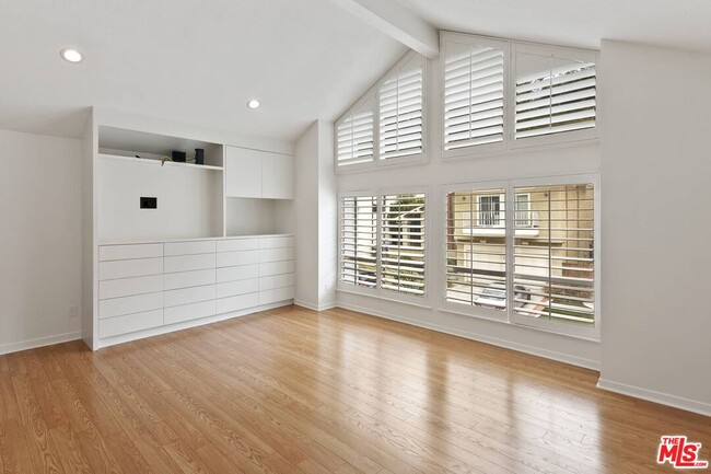 Building Photo - 2781 Woodwardia Dr