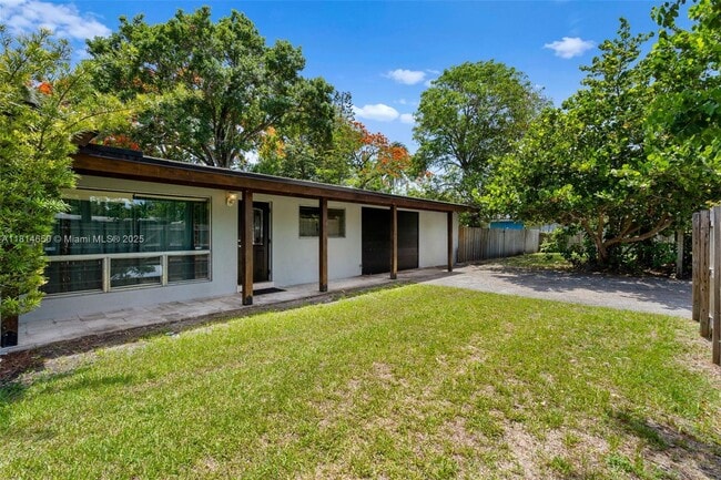Building Photo - 1708 SW 11th St