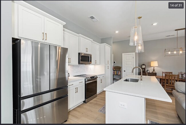 Building Photo - 4784 Arden Wy