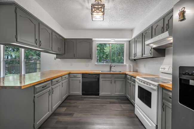 Building Photo - 4209 Harcourt Dr