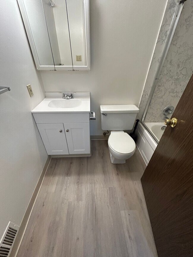 Building Photo - Remodeled Davis Townhouse