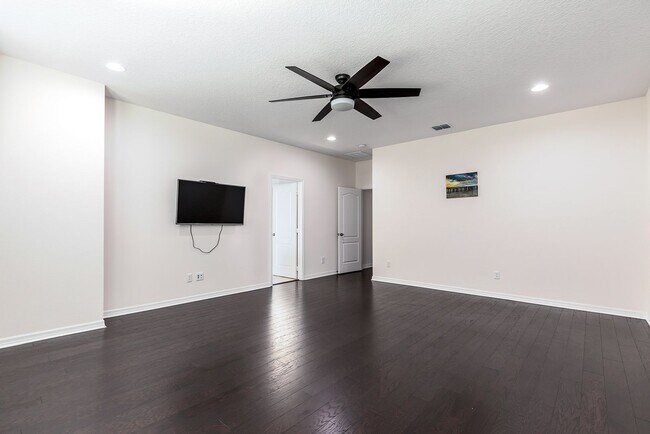 Building Photo - AMAZING 2 STORY HOME AVAILABLE AND BEAUTIF...