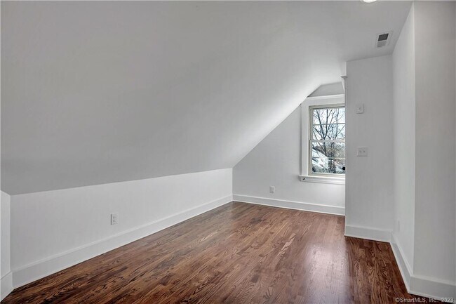 Building Photo - 928 Elm St