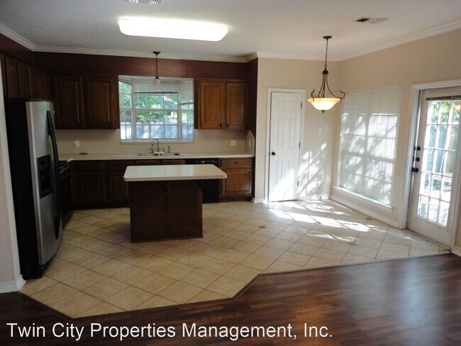 Building Photo - 4 br, 2 bath House - 1712 Laura Ln.