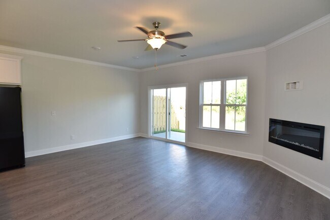 Building Photo - Beautiful Townhome. ***No Pets***