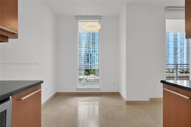 Building Photo - 901 Brickell Key Blvd