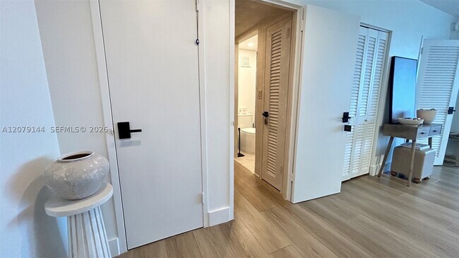 Building Photo - 2899 Collins Ave