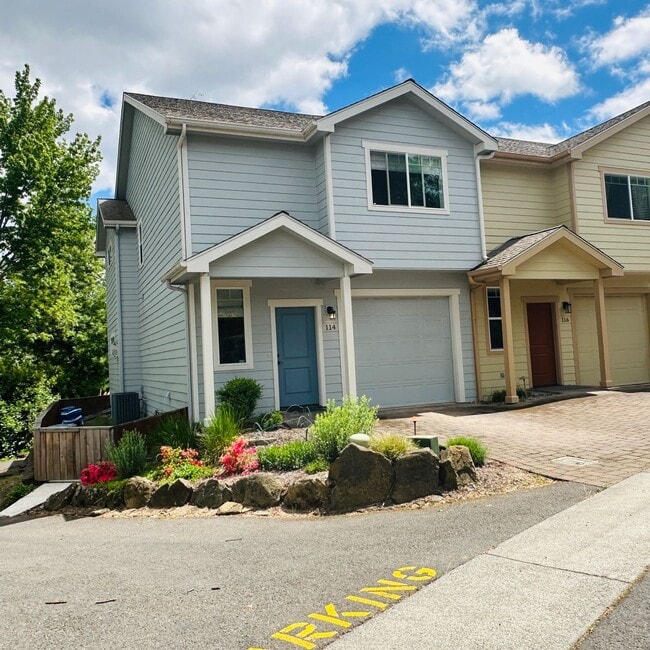 Primary Photo - Elegant Townhome – 2 Primary Suites, balco...
