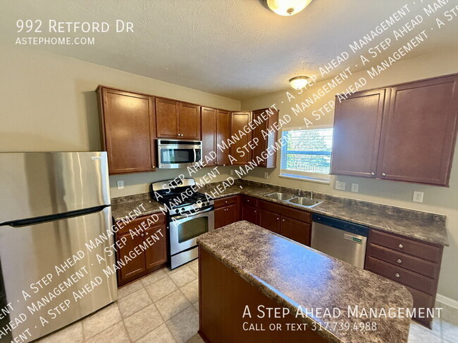 Building Photo - 992 Retford Dr