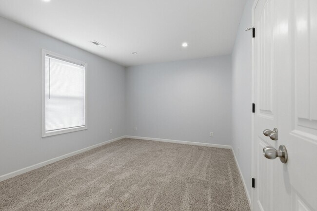 Building Photo - 408 Elgin St